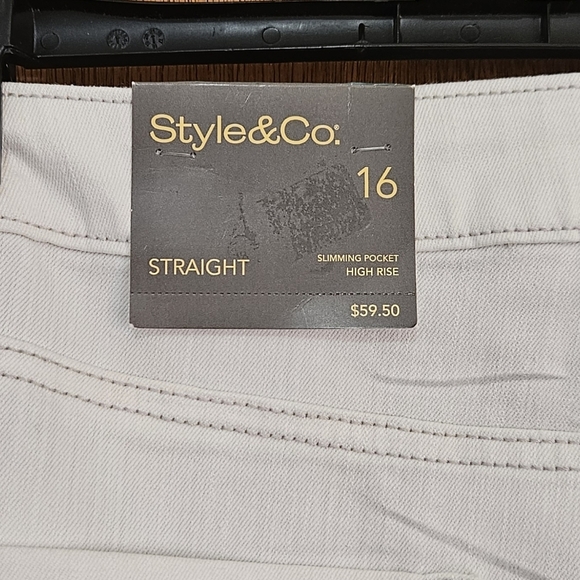 NWTStyle & Co.Women's jeans high-rise straight Leg off-white decorative patches - Picture 5 of 11